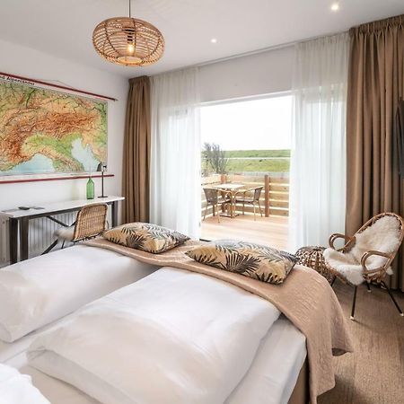 Het Vlielandhotel Luaran gambar