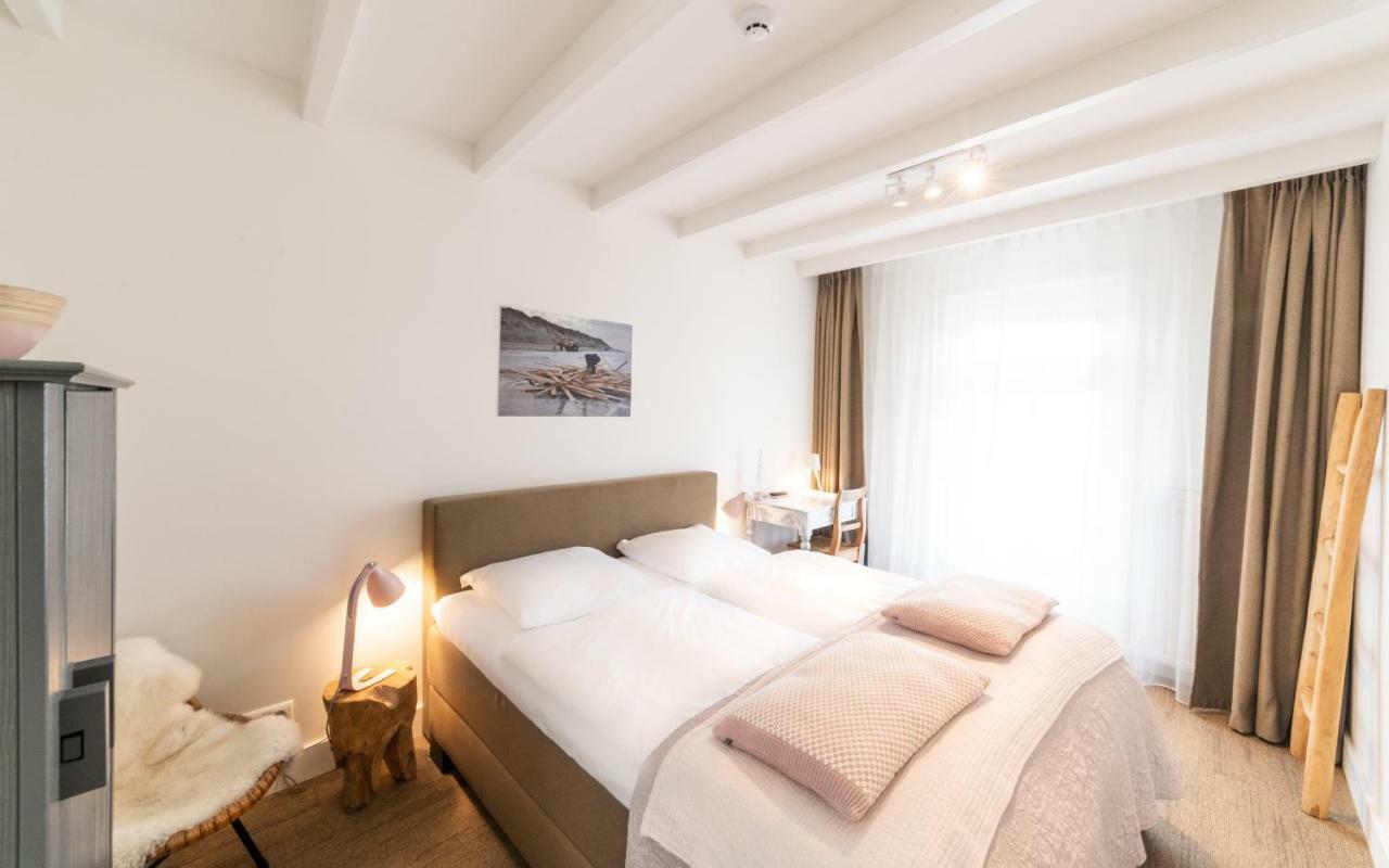 Het Vlielandhotel Luaran gambar